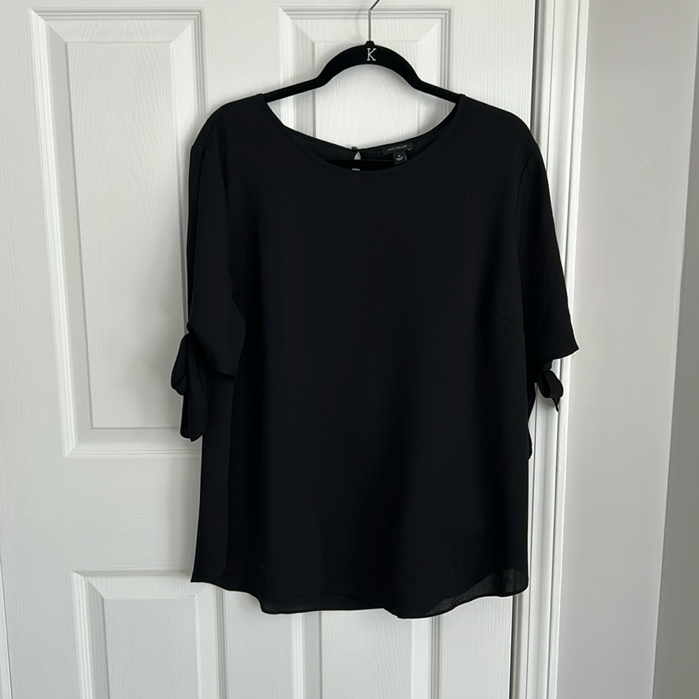 Ann Taylor XL S/S top with tie detail at sleeve